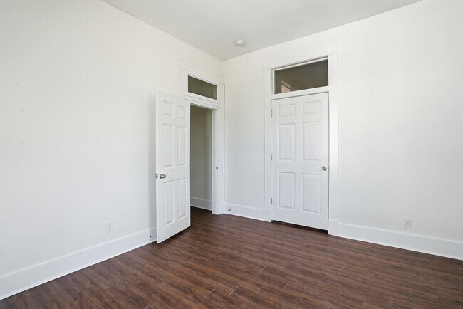 Building Photo - Beautiful Victorian Home for Lease in the Heart of Savannah