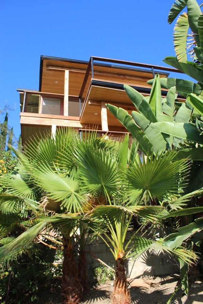 Building Photo - Stunning 2 bed/ 2 Bath Mid Century Modern Mount Washington Home with Panoramic Views, Floor to Ce...
