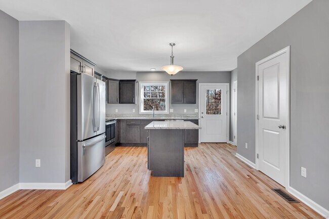Building Photo - 88 Woodhouse Ave