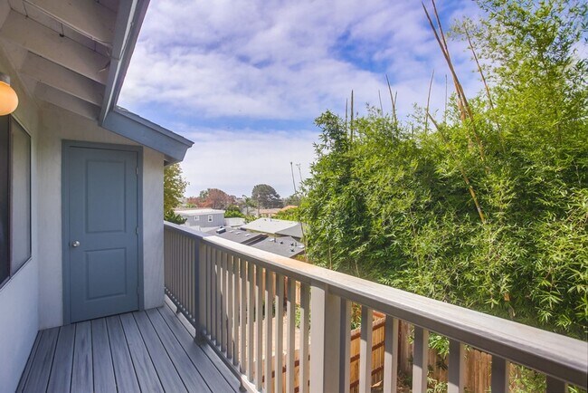 Building Photo - 243-243 N Granados Ave