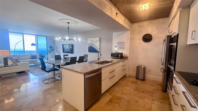 Building Photo - 1830 S Ocean Dr