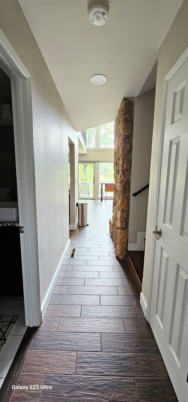 Building Photo - 2280 N Southern Hills Dr
