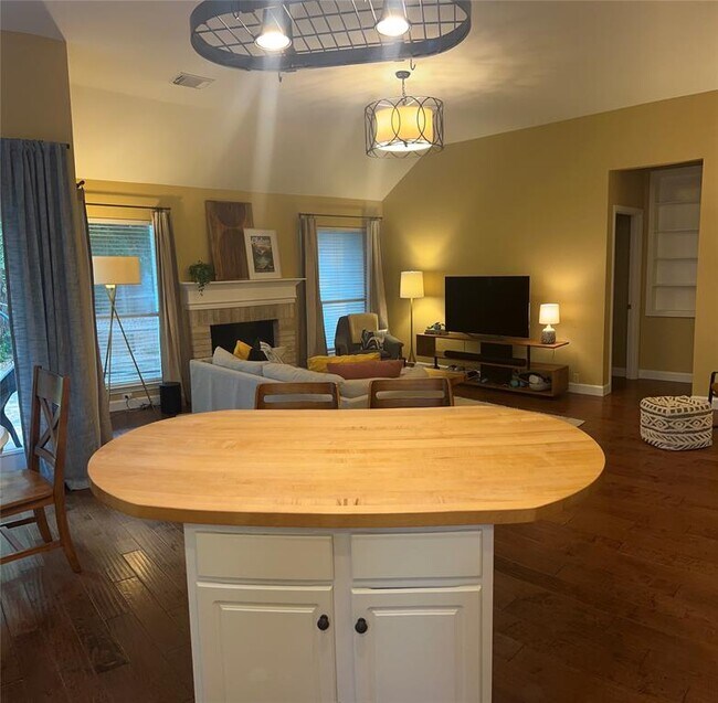 Building Photo - 5401 Apache Creek Cove