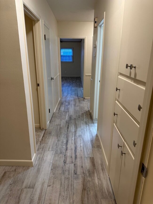 Building Photo - 1106 La Paloma St