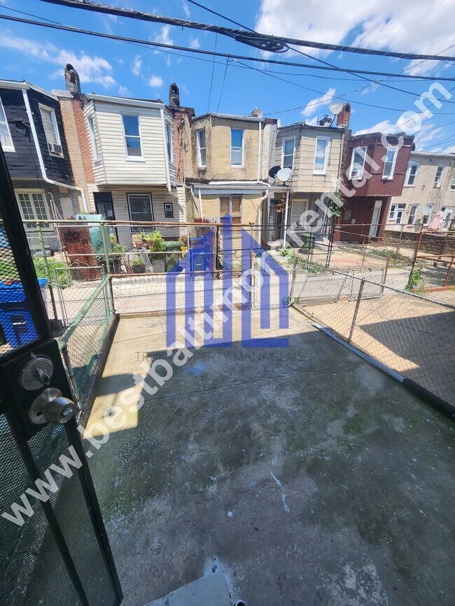 Building Photo - Spacious 3 Bedroom in East Baltimore