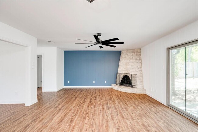 Building Photo - 703 Jetta Ct