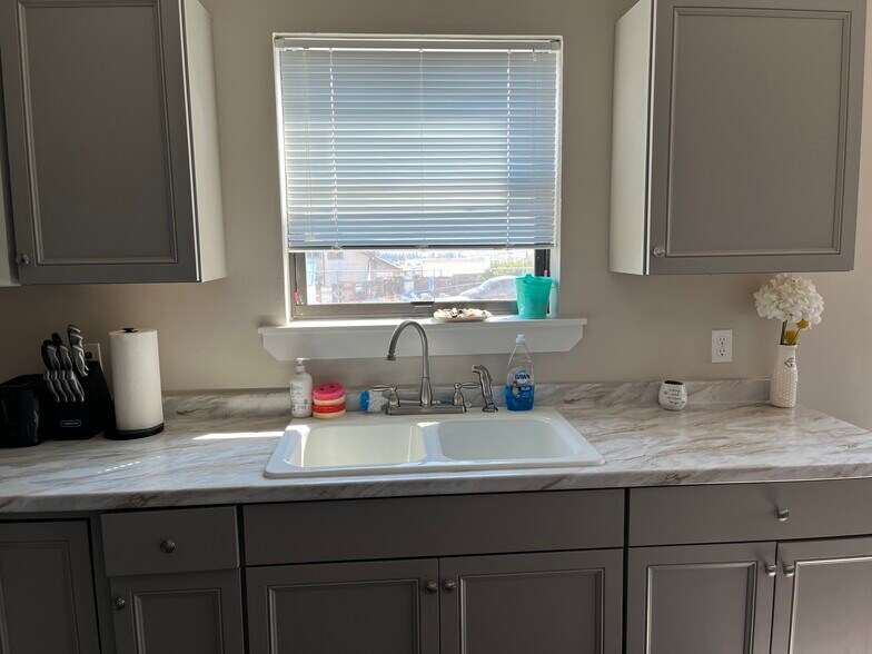 Building Photo - 434 S Jackson St