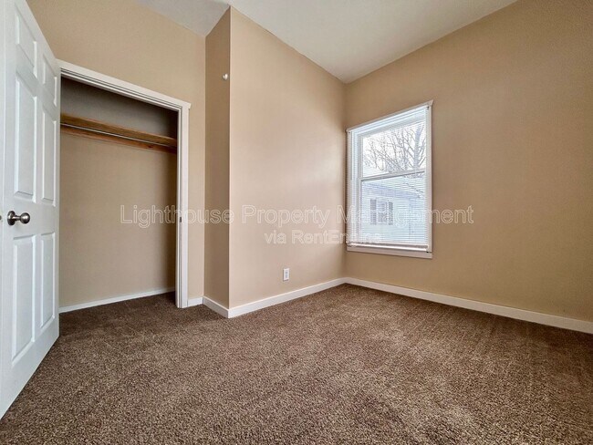 Building Photo - 514 E Center St