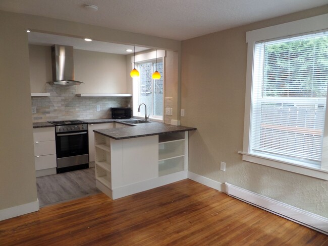 Primary Photo - 2112-2116 NE 85th St