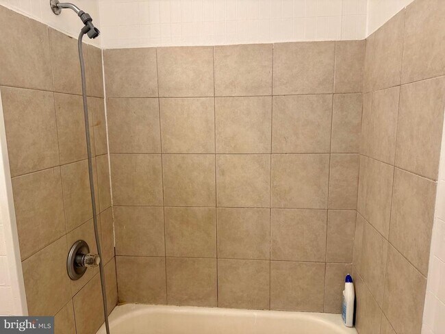 Building Photo - 122 Landing St