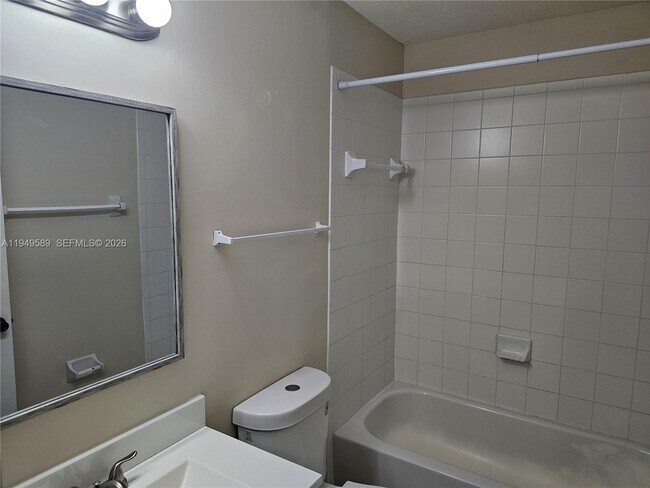 Building Photo - 2911 SE 13th Ave