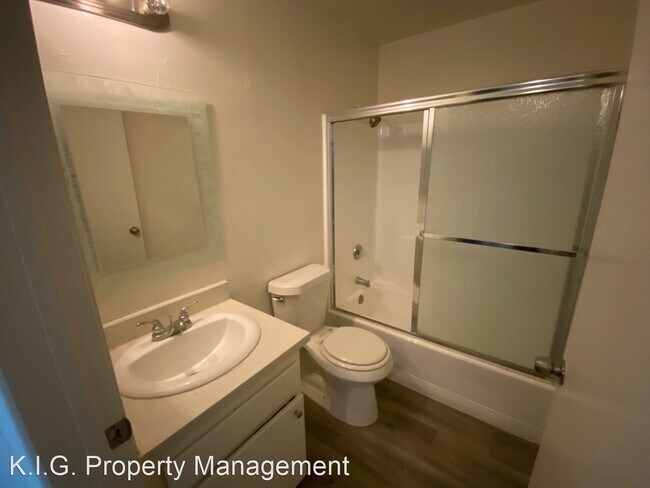 Building Photo - 1 br, 1 bath Apartment - 827 S. Wilton Pla...