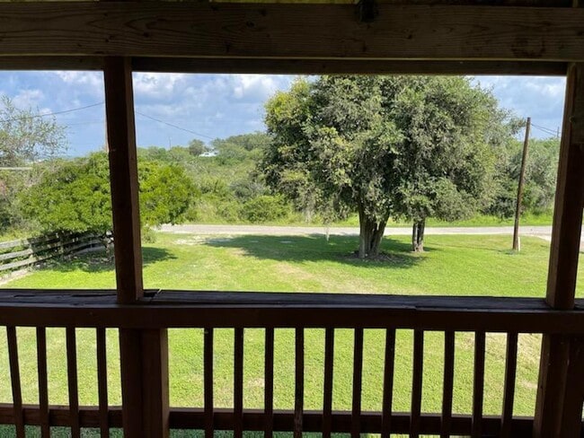 Building Photo - 403 S Vista Dr