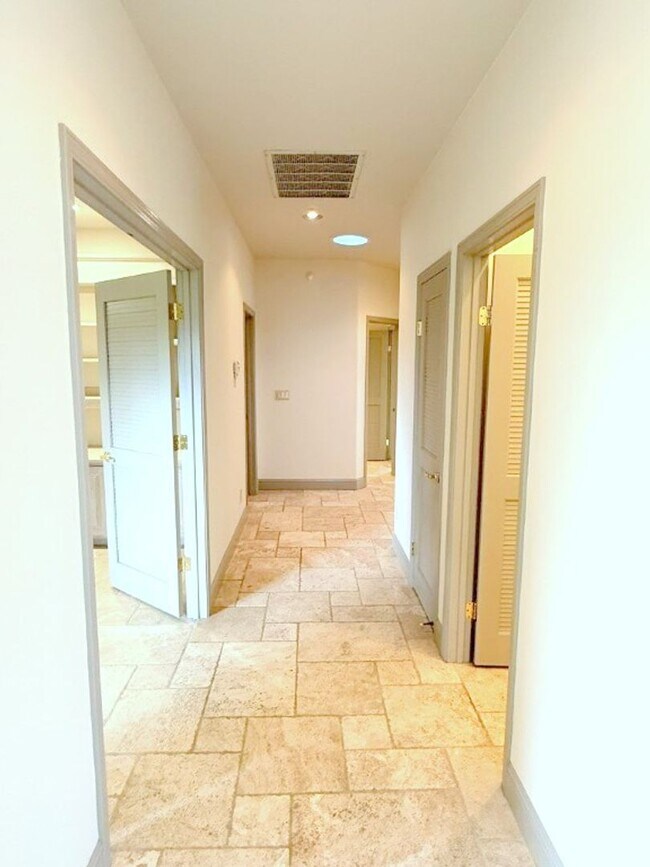 Building Photo - NEW PRICE ! Beautiful custom one story estate located on one of the most desirable streets in Bla...