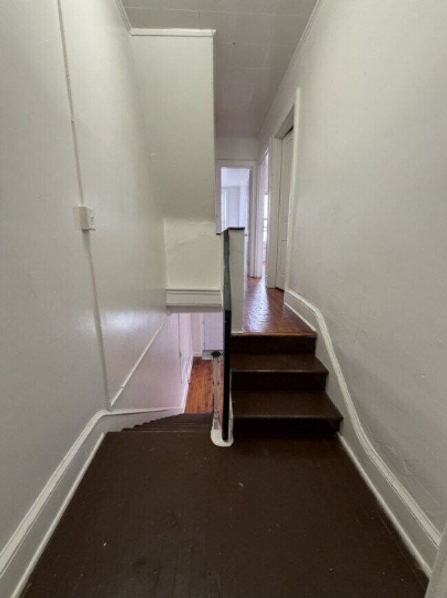 Building Photo - AVAILABLE FOR SHOWING 3!!! BR/1 BA. Promotion - $500 off first month rent!!