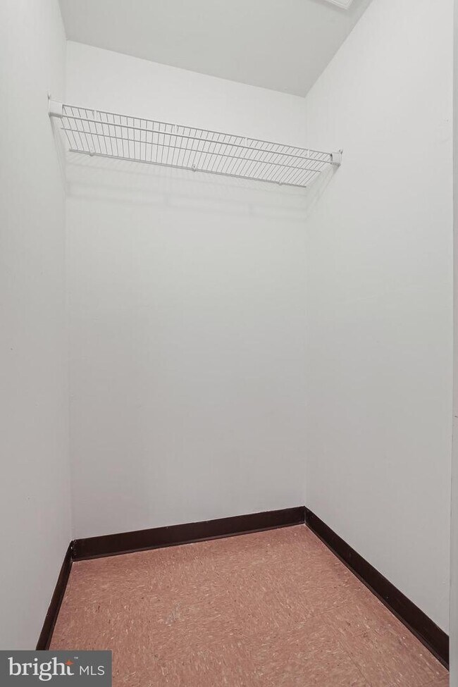 Building Photo - 100 Westwick Ct