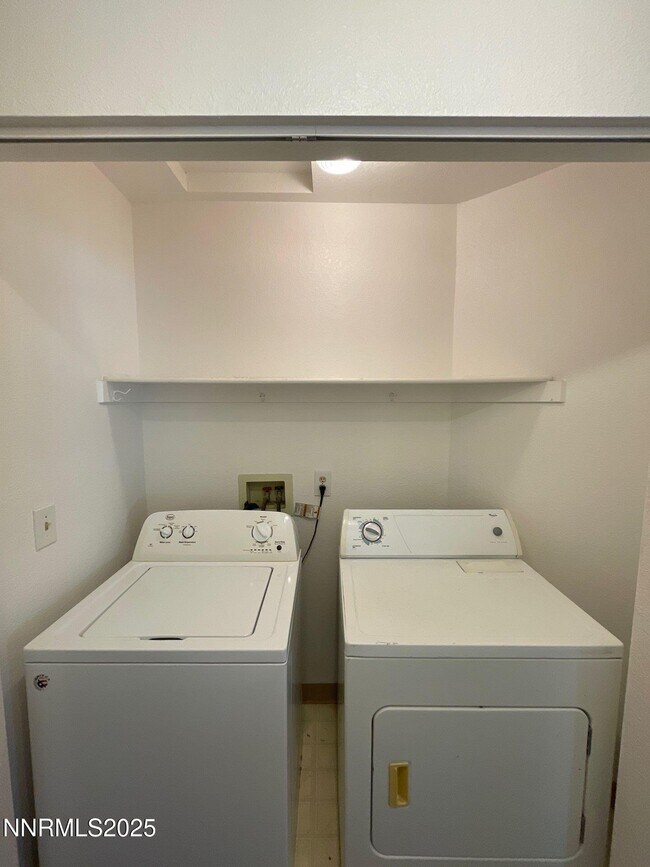 Building Photo - 1785 Shadow Park Dr