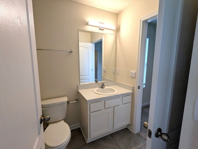 Building Photo - REDUCED RATE ON THIS 18mo LEASE (15mo & 12mo also available) AND WAIVED $250 Admin Fee (app. fee ...