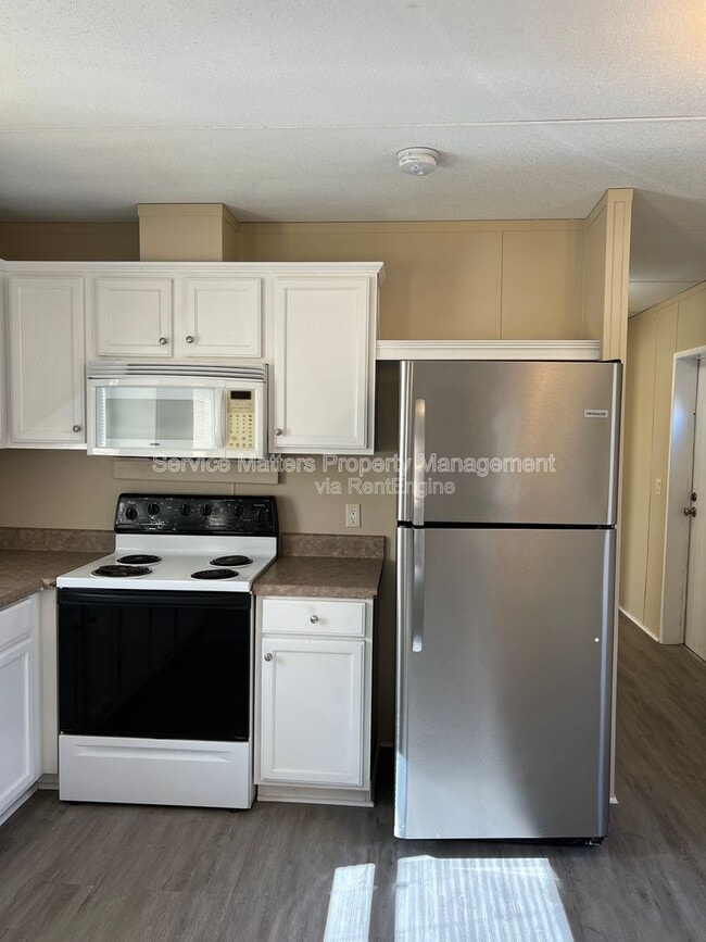 Building Photo - 4825 Douglas Dr