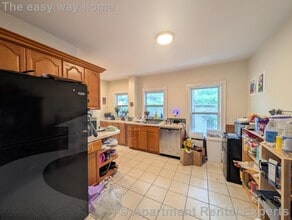 Building Photo - 16 Curtis Ave