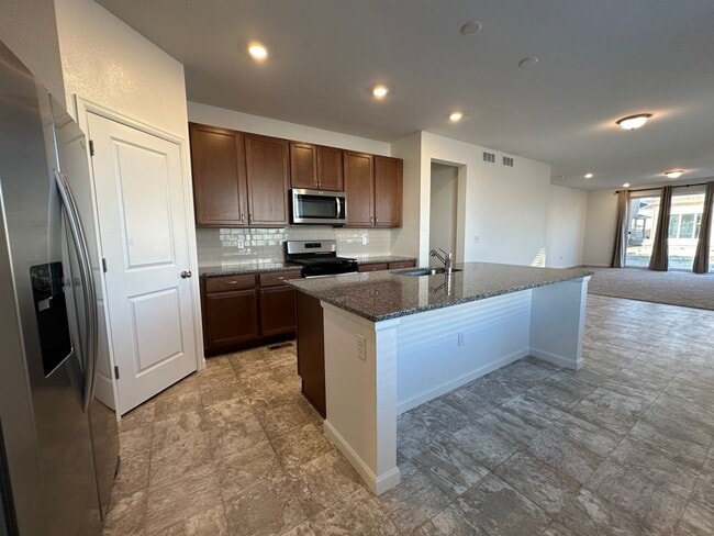 Building Photo - Spacious and Updated 3 Bedroom Home with Attached Garage in Longmont Available for June!