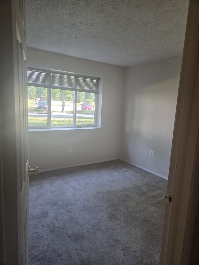 Building Photo - "Charming 2-Bed Retreat in Frederick - Cozy Living Awaits!"