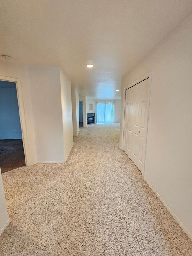 Duplex for rent 9545 Goodrich Rd SE Moses Lake WA 98837 Apartment