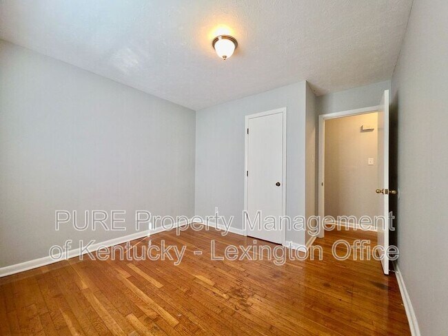 Building Photo - 3510 Lansdowne Dr