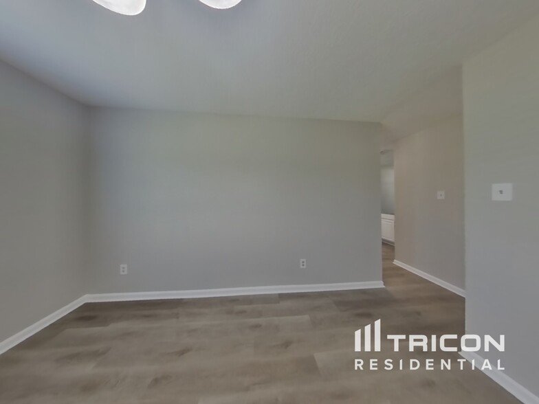 Building Photo - 18810 Pine Bower Cir