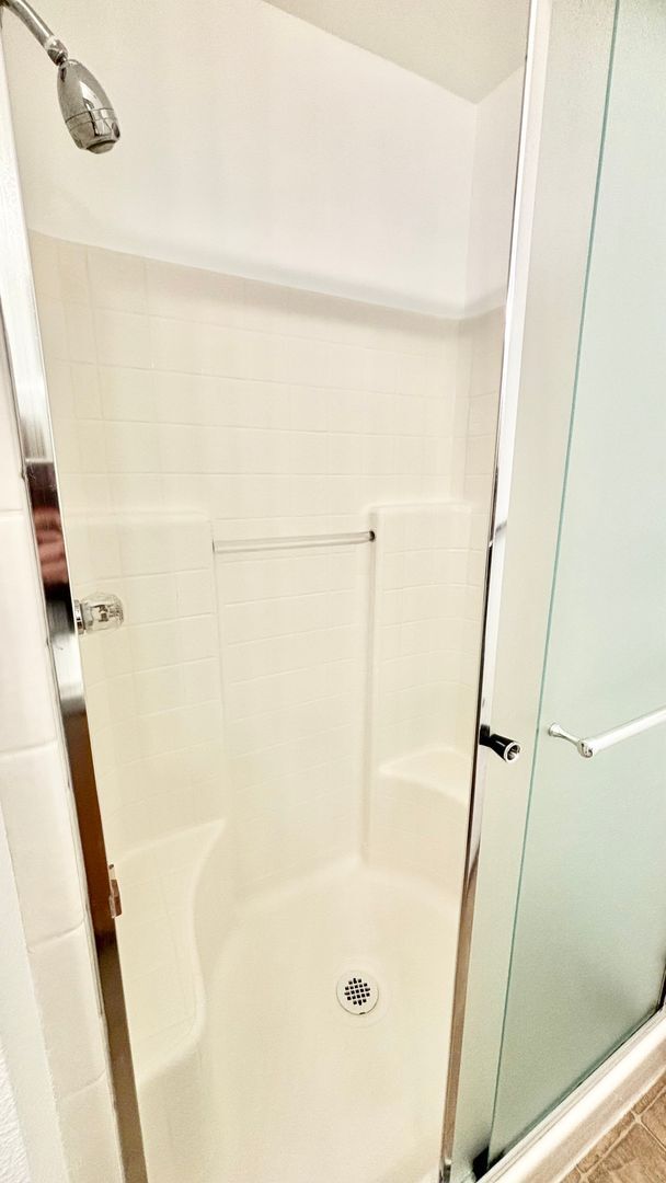 Building Photo - N0611