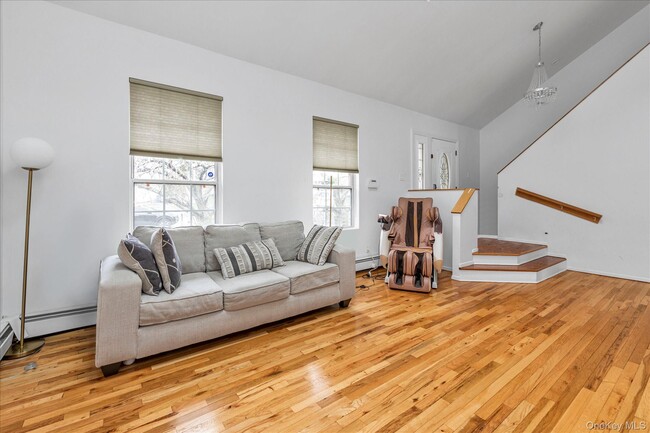 Building Photo - 8 Branding Iron Ln