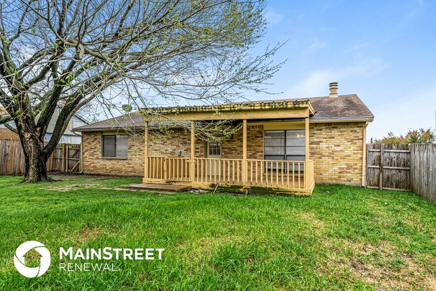 Building Photo - 329 Rockcrest Dr