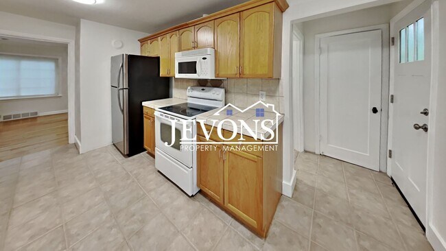 Building Photo - Beautiful single-family home in Seattle