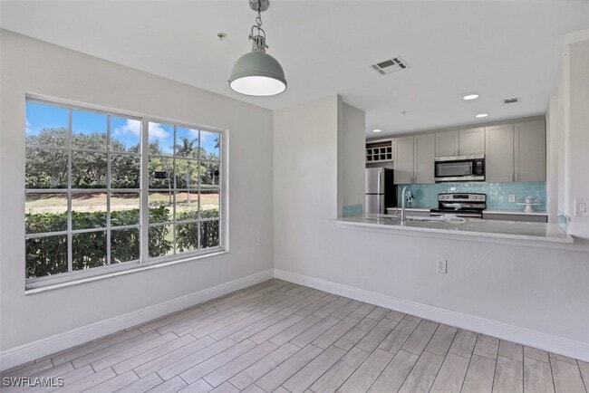 Building Photo - 9465 Ivy Brook Run