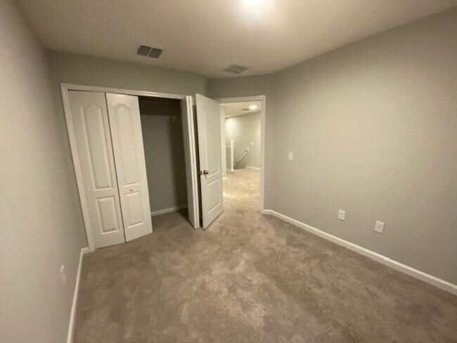 Building Photo - 3 Bedroom 2.5 Bath Townhouse in Eden at Cr...