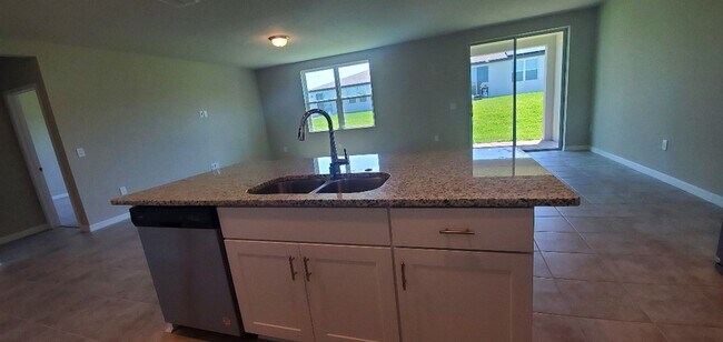 Building Photo - 4-Bedroom, 2.-Bathroom in Winter Haven ***MOVE-IN SPECIAL/50% OFF 2ND MONTH***