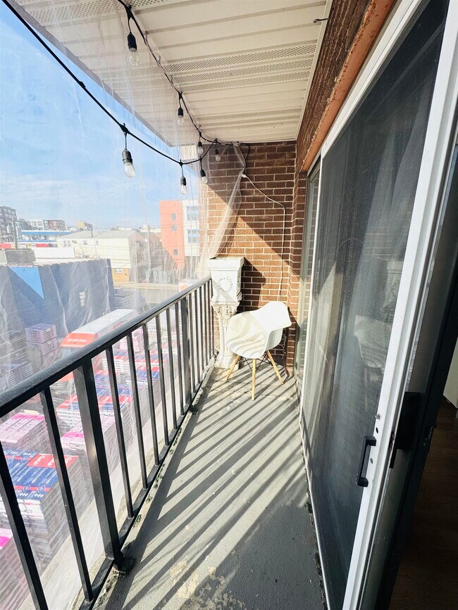 Building Photo - 603 55th St