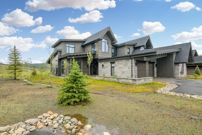 Primary Photo - Luxury ski season rental is an entertainer...