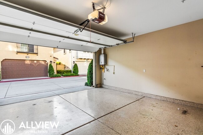 Building Photo - Highly Upgraded 4 Bed, 4.5 Bath Condo Available in Pacific Shores!