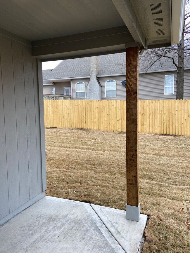 Building Photo - DON’T WAIT — PRE-LEASING NOW! 3 Bed + 2 Bath Home in Oak Wood