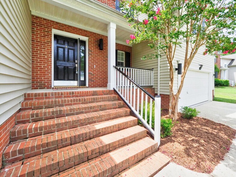 Building Photo - 425 New Parkside Dr