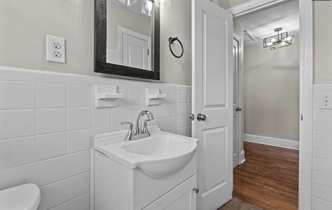 Building Photo - Furnished Mid Term Rental