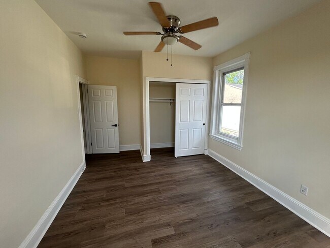 Building Photo - 423 Righter St