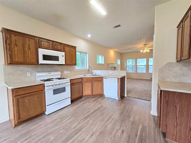 Building Photo - 802 Marksey Ct