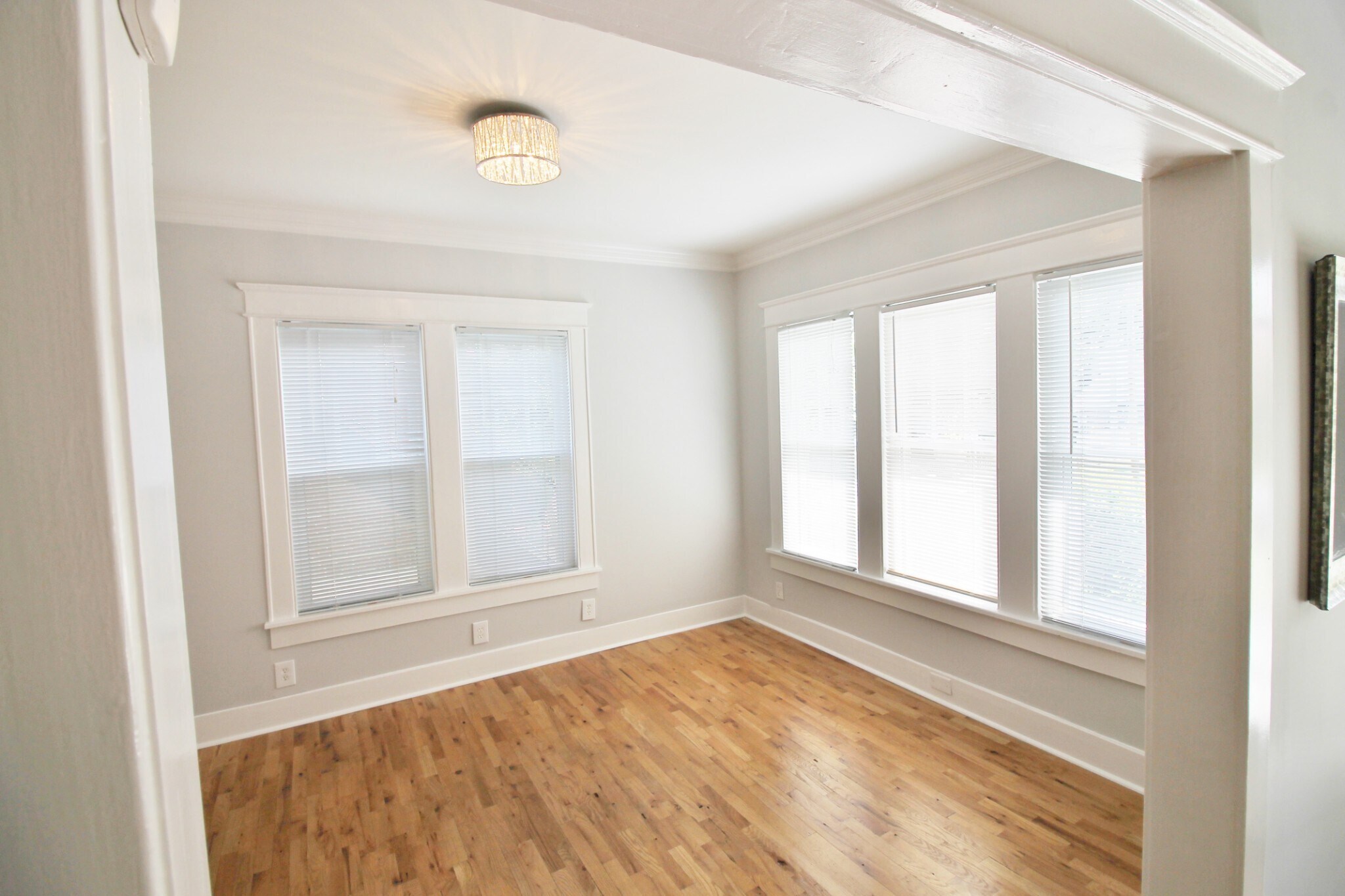 Building Photo - 1711 Villa Pl