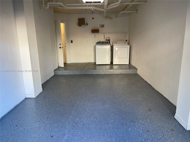 Building Photo - 4171 N Haverhill Rd