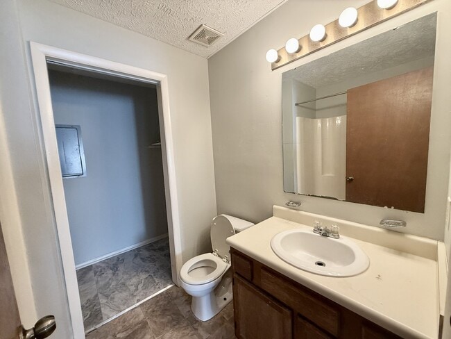 Building Photo - 1808 Tryon Dr