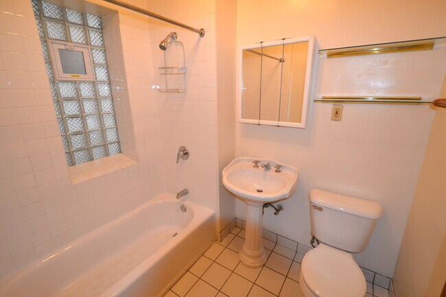 Building Photo - 3761 N Lakewood Ave