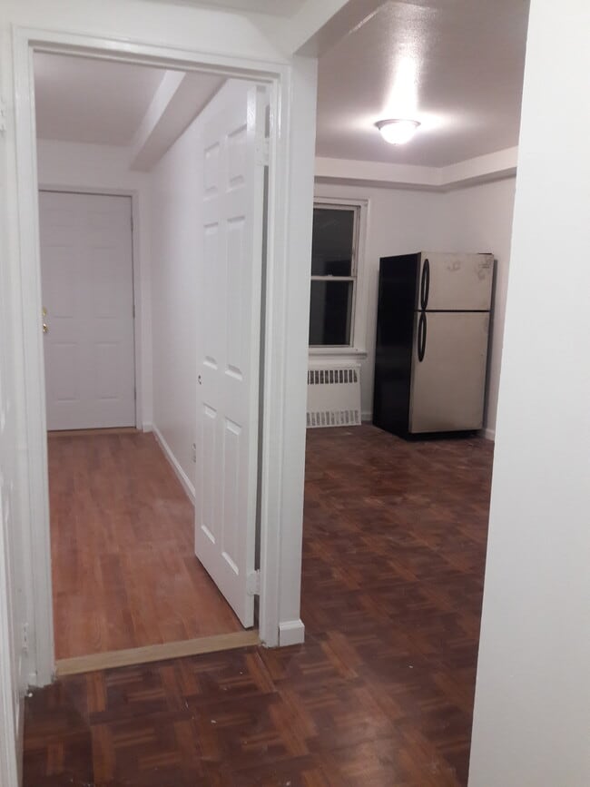 Building Photo - 70-06-06 30th Ave.