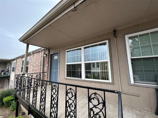 Primary Photo - 5550 N Braeswood Blvd